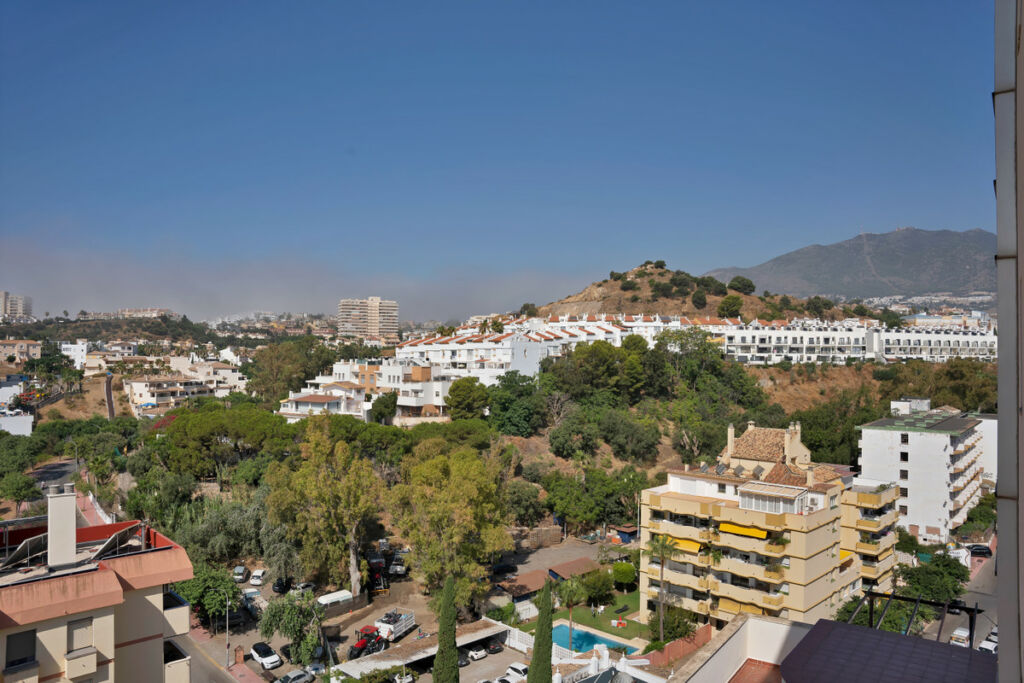 Middle Floor Apartment Benalmadena Málaga - image 22