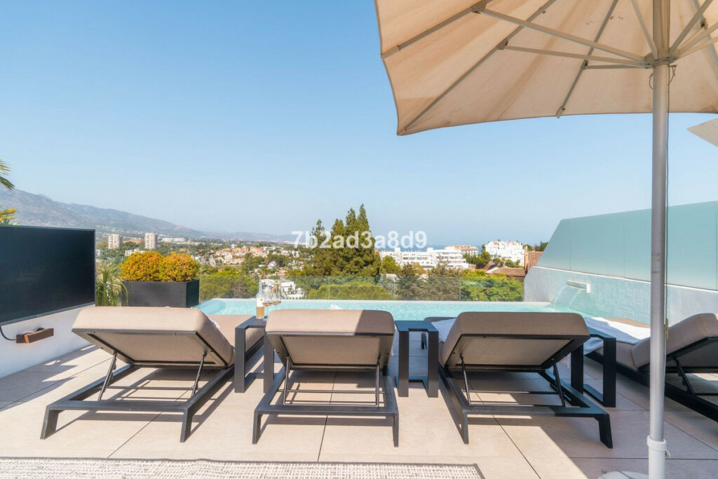 Detached Villa Nueva Andalucía Málaga - image 22