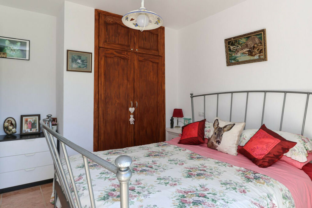 Detached Villa Tolox Málaga - image 22