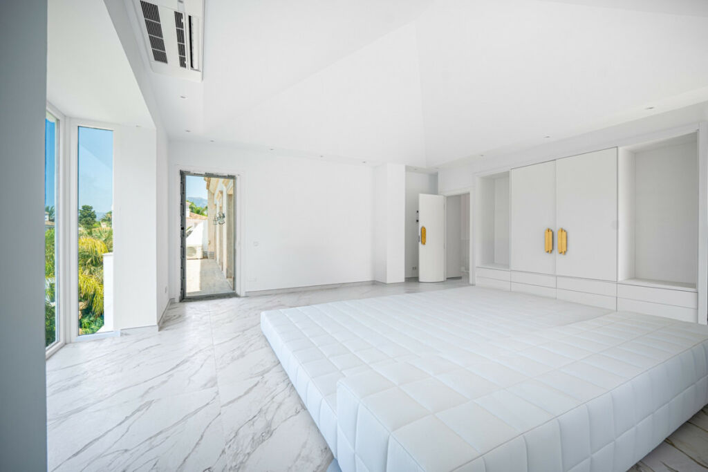 Detached Villa Marbella Málaga - image 22