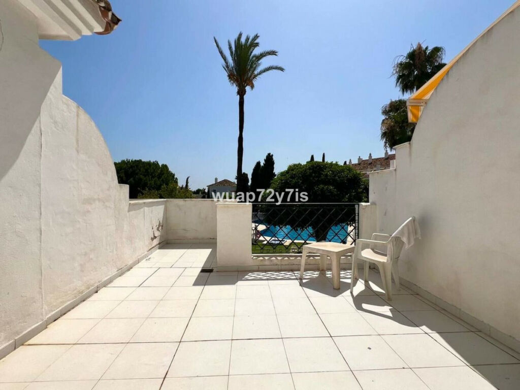 Townhouse El Paraiso Málaga - image 22