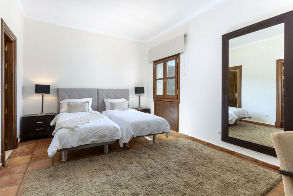 Detached Villa Benahavís Málaga - image 22