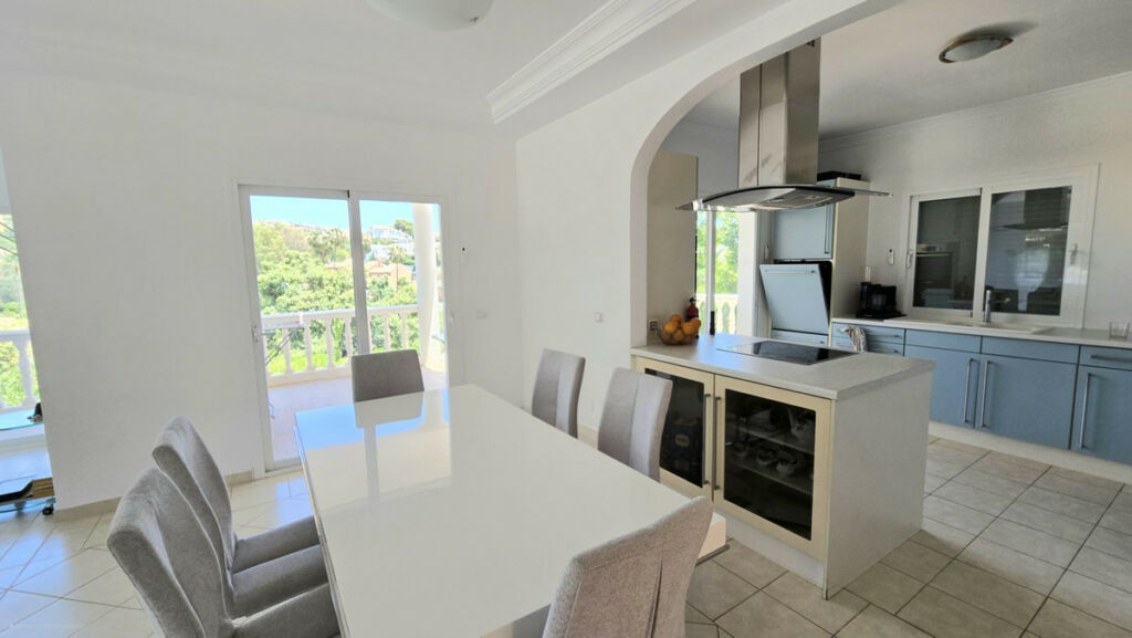 Detached Villa Calahonda Málaga - image 10