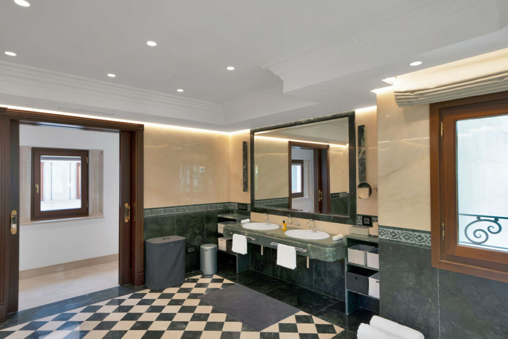 Detached Villa Sierra Blanca Málaga - image 22