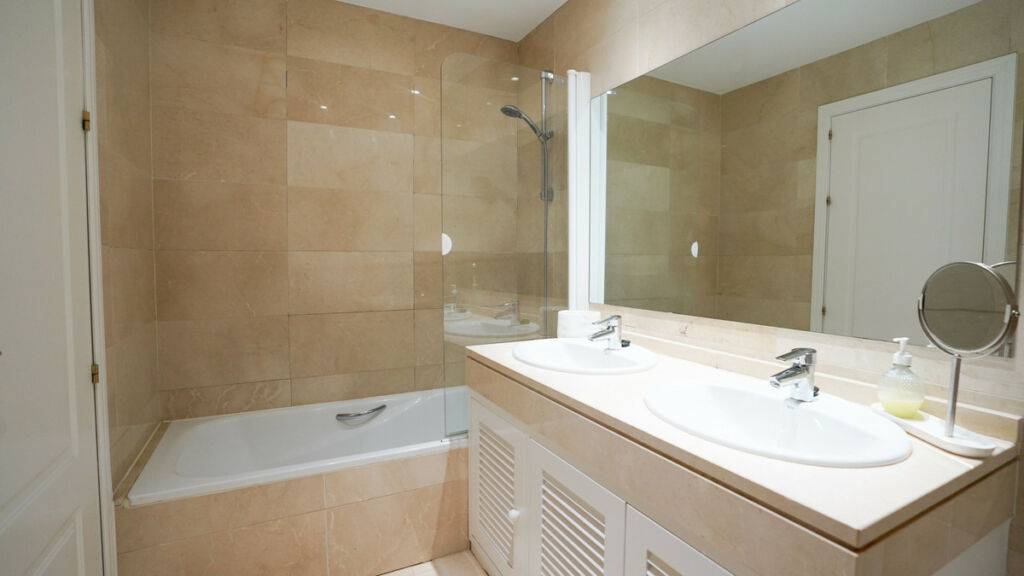 Middle Floor Apartment Benahavís Málaga - image 22