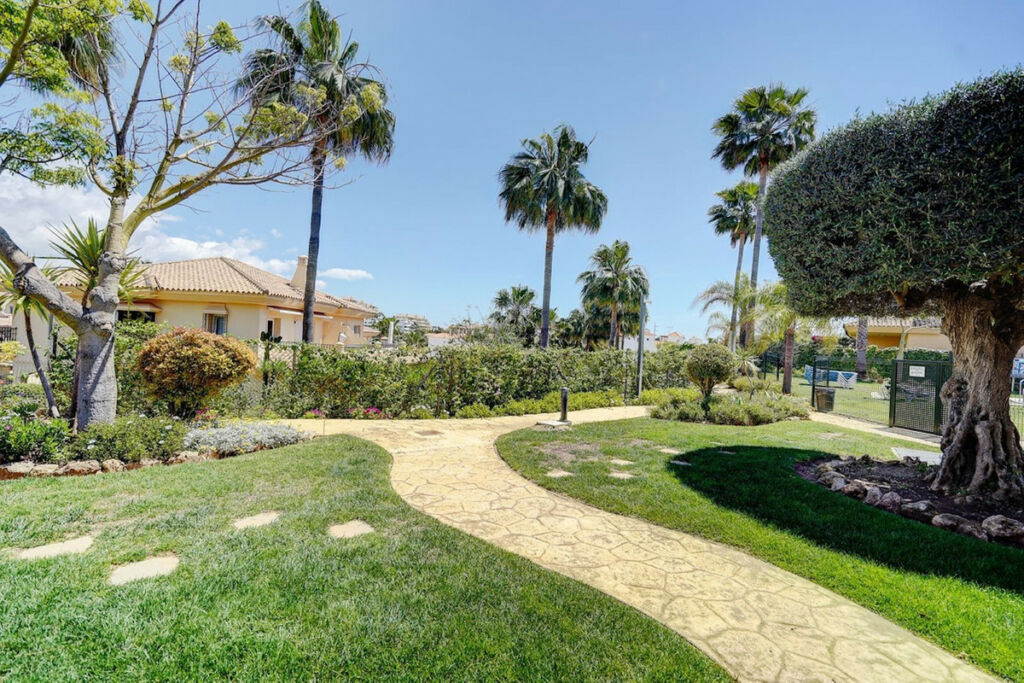 Semi-Detached House Riviera del Sol Málaga - image 22