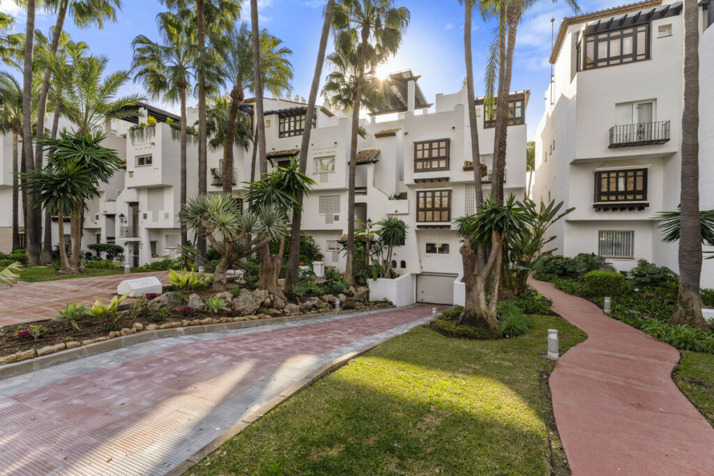 Middle Floor Apartment The Golden Mile Málaga - image 22
