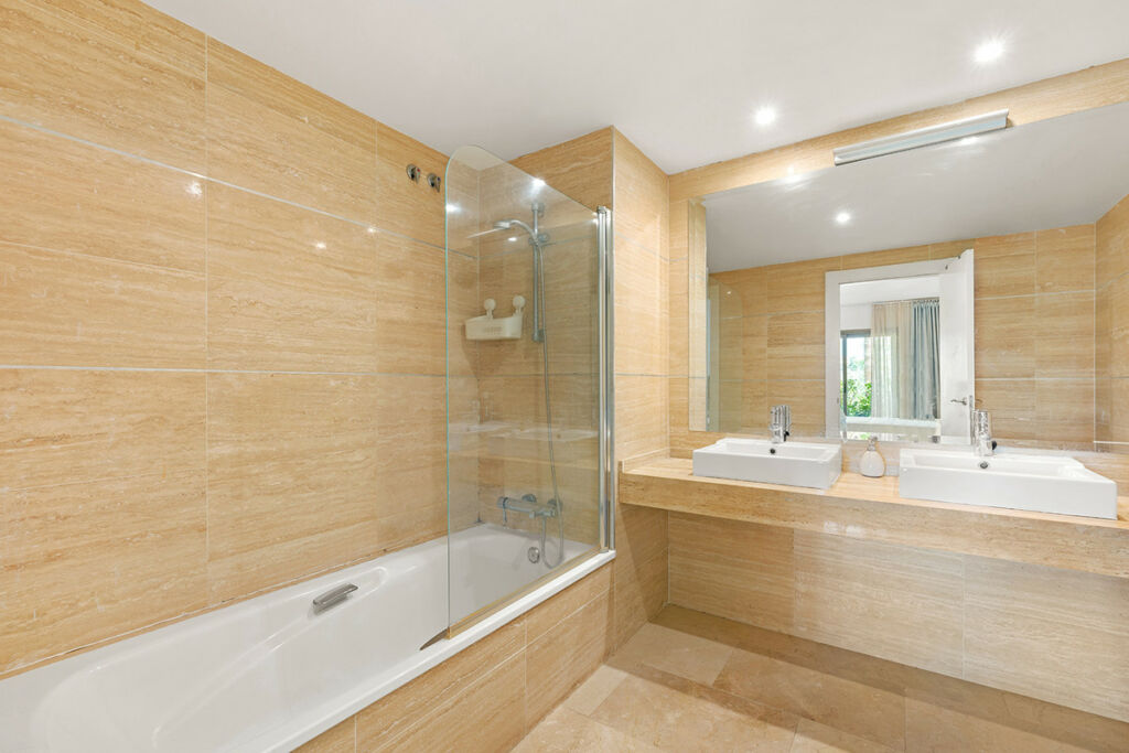 Ground Floor Apartment El Paraiso Málaga - image 18