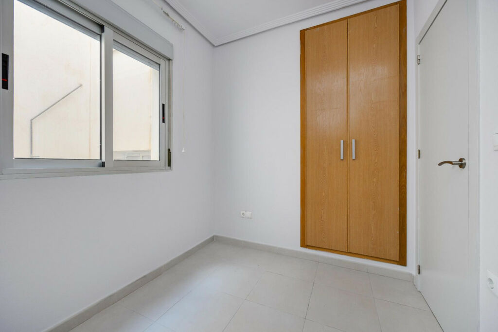 Middle Floor Apartment Torrevieja Alicante - image 22