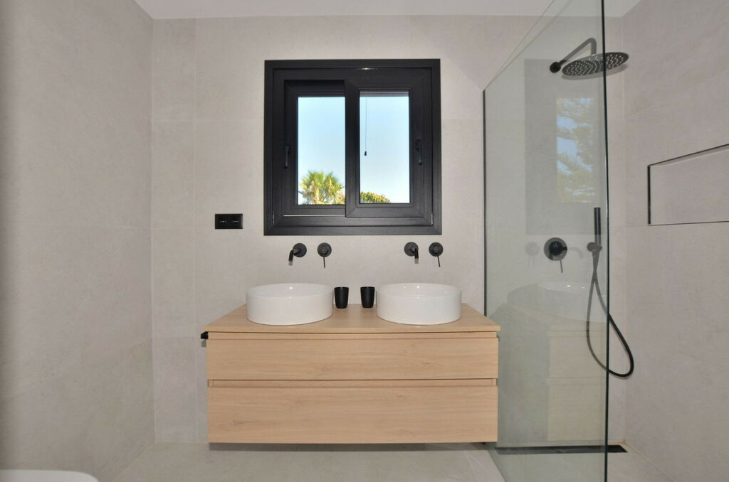 Detached Villa El Coto Málaga - image 22