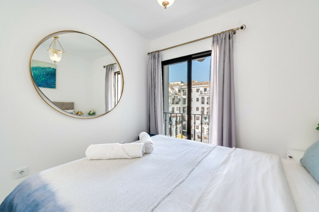 Middle Floor Apartment La Duquesa Málaga - image 19