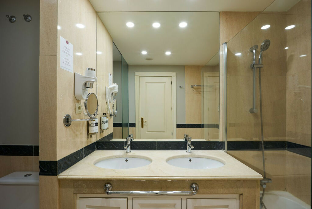 Middle Floor Apartment The Golden Mile Málaga - image 22