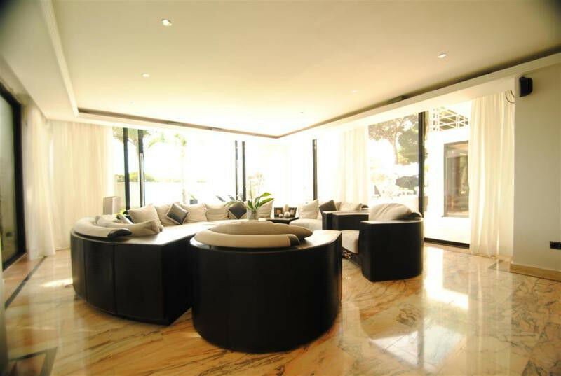 Detached Villa Cabopino Málaga - image 21