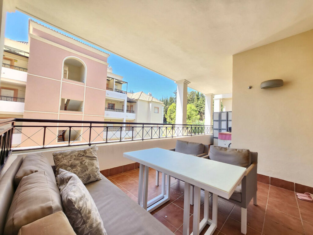 Middle Floor Apartment Nueva Andalucía Málaga - image 23