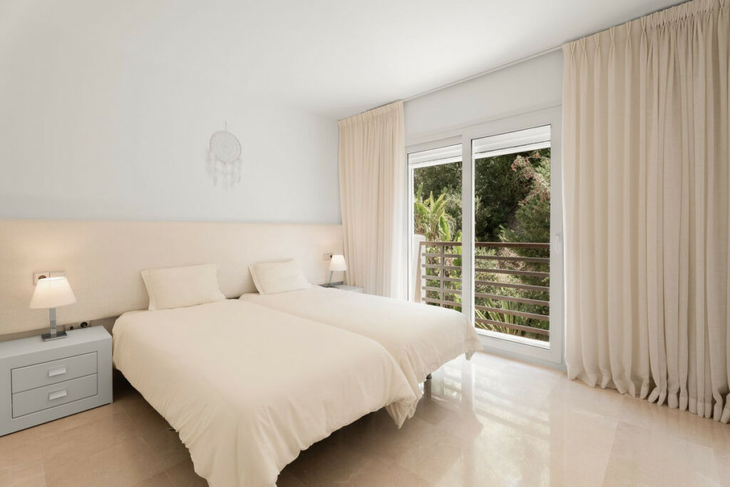 Middle Floor Apartment Los Almendros Málaga - image 20