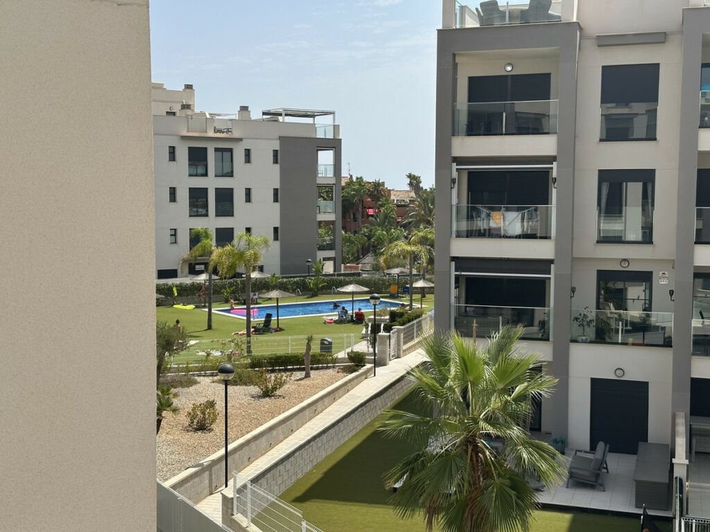 Middle Floor Apartment Villamartin Alicante - image 22