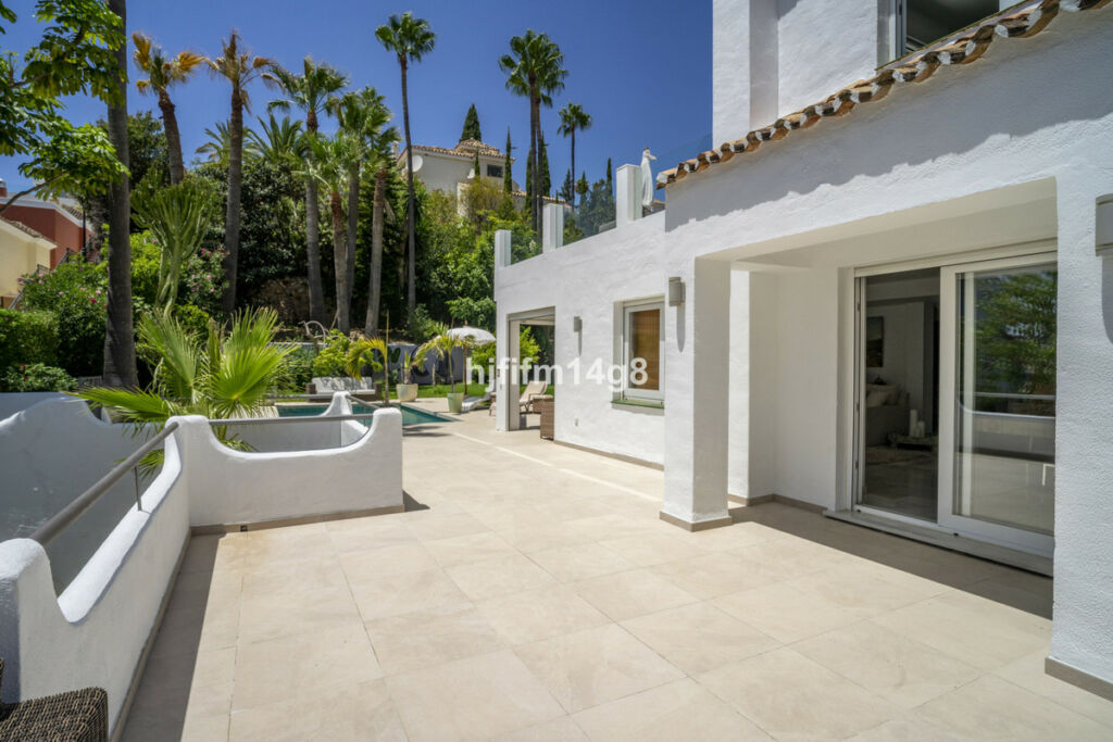 Detached Villa Nueva Andalucía Málaga - image 23