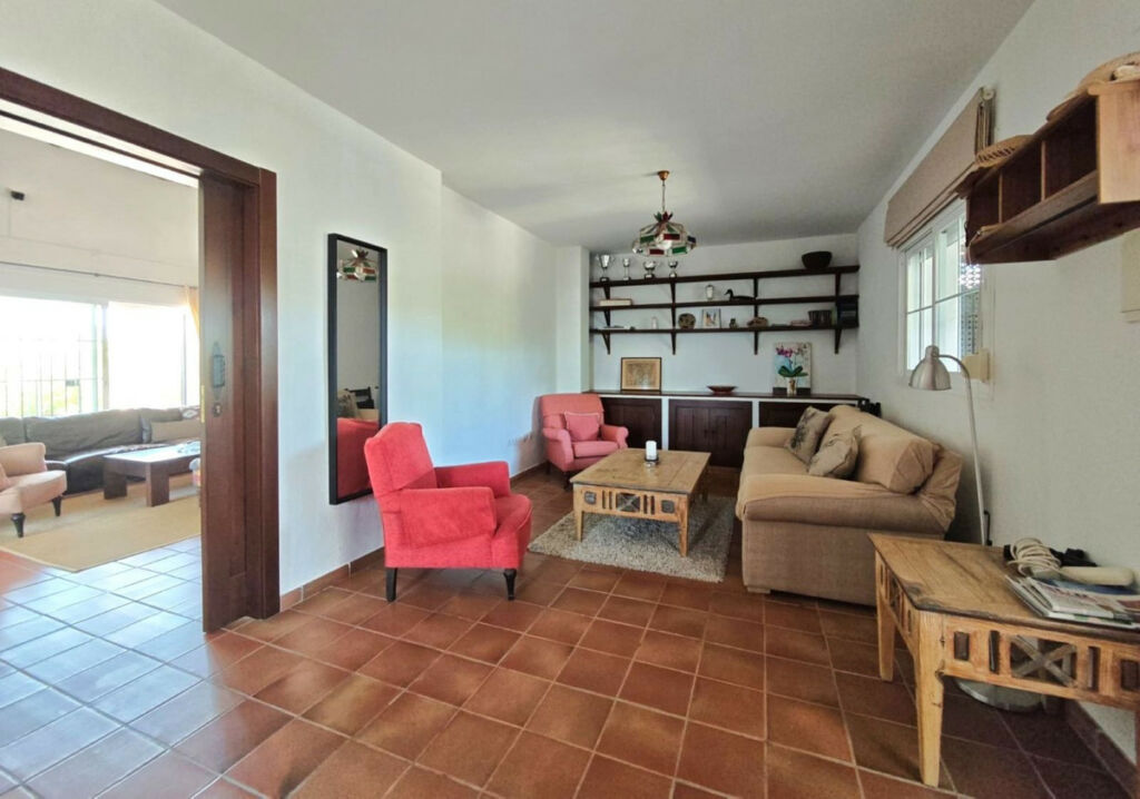 Detached Villa Estepona Málaga - image 22