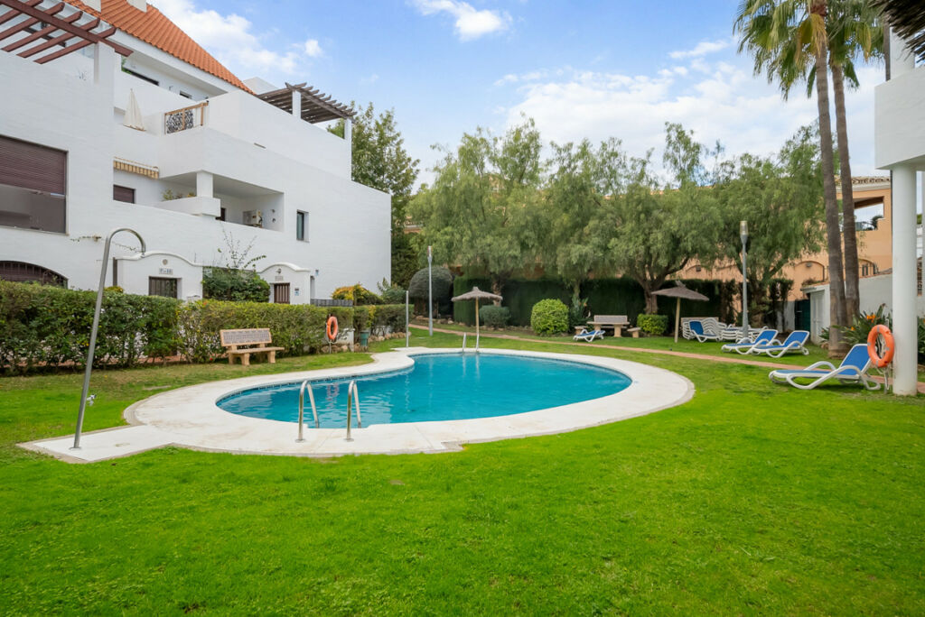 Middle Floor Apartment Nueva Andalucía Málaga - image 23