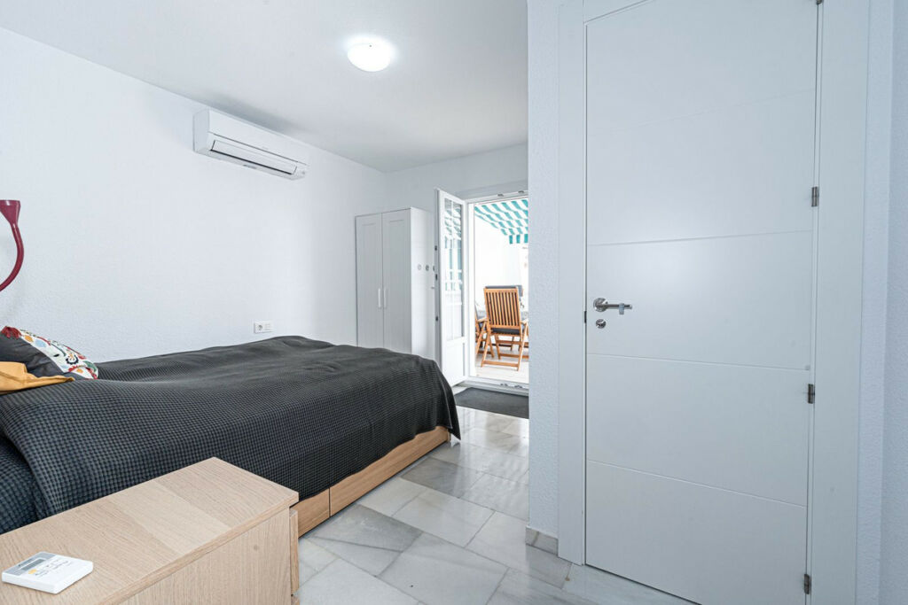 Penthouse La Duquesa Málaga - image 23