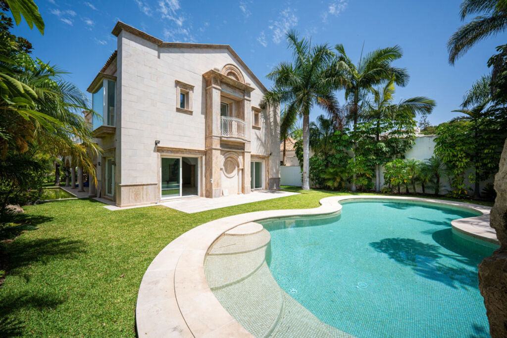 Detached Villa Marbella Málaga - image 23