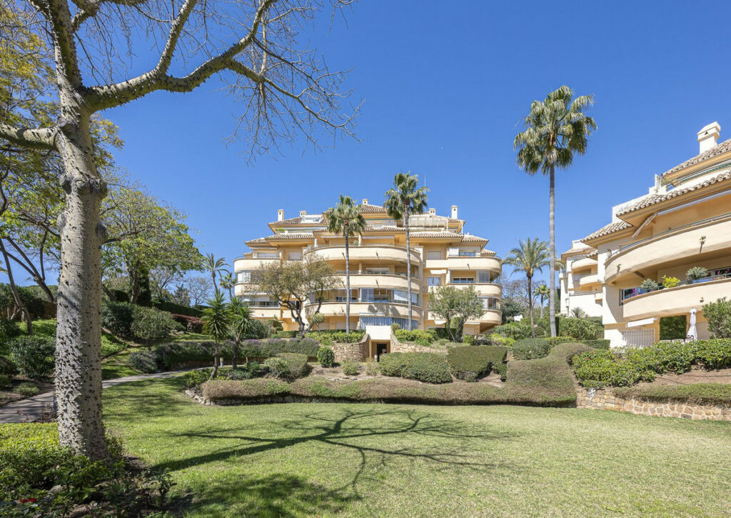 Middle Floor Apartment Elviria Málaga - image 23