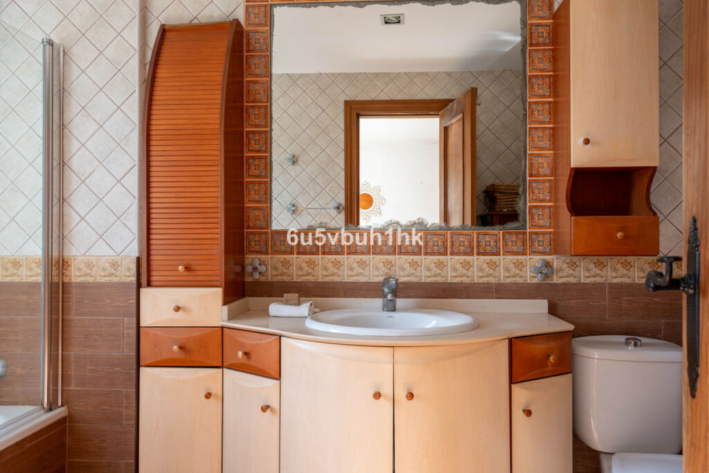 Semi-Detached House El Coto Málaga - image 23
