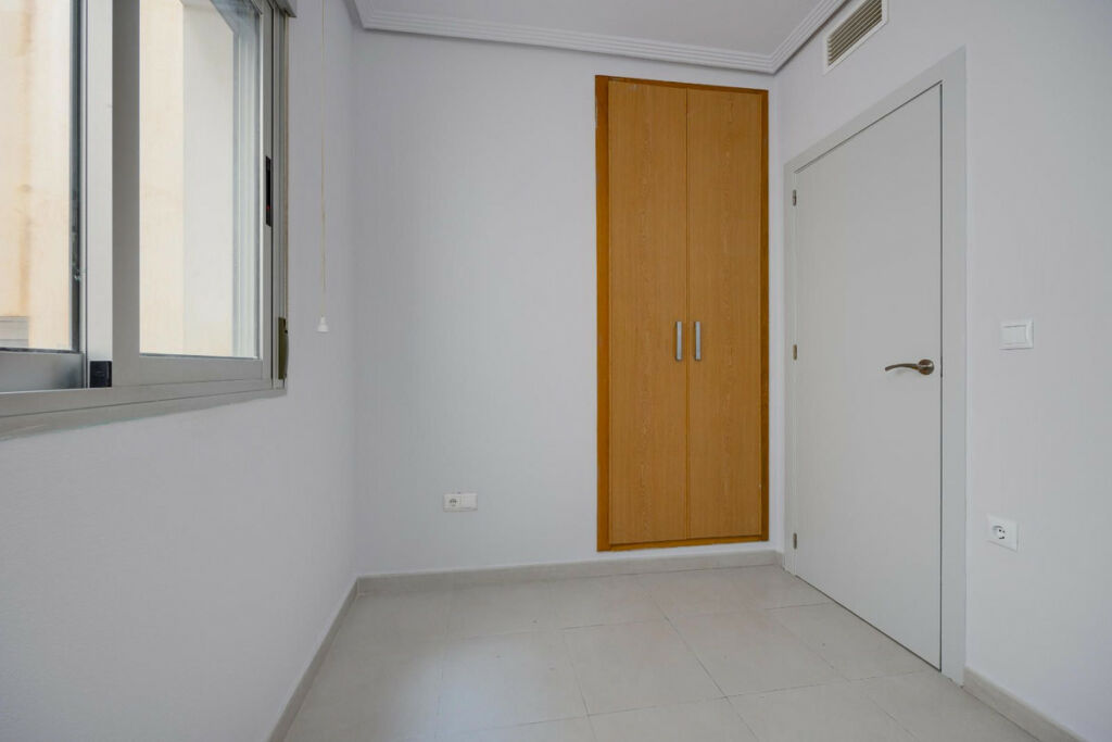 Middle Floor Apartment Torrevieja Alicante - image 23