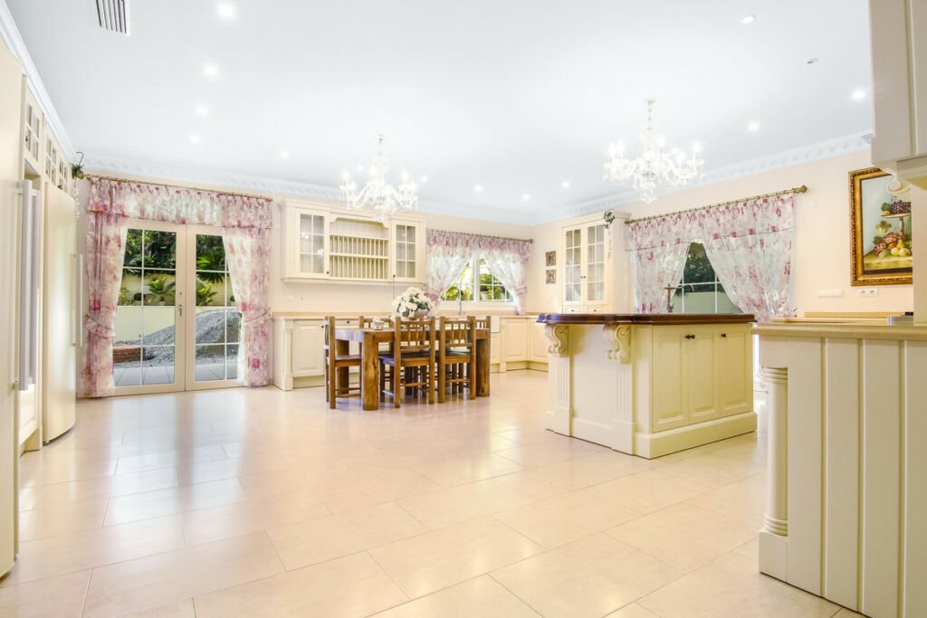 Detached Villa Sotogrande Cádiz - image 23