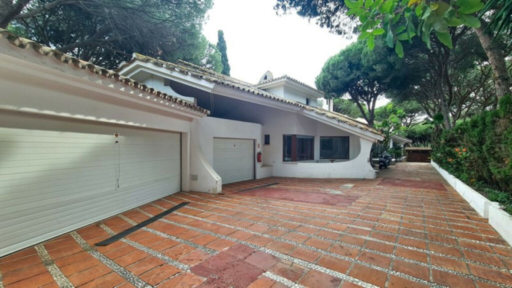 Detached Villa Cabopino Málaga - image 23