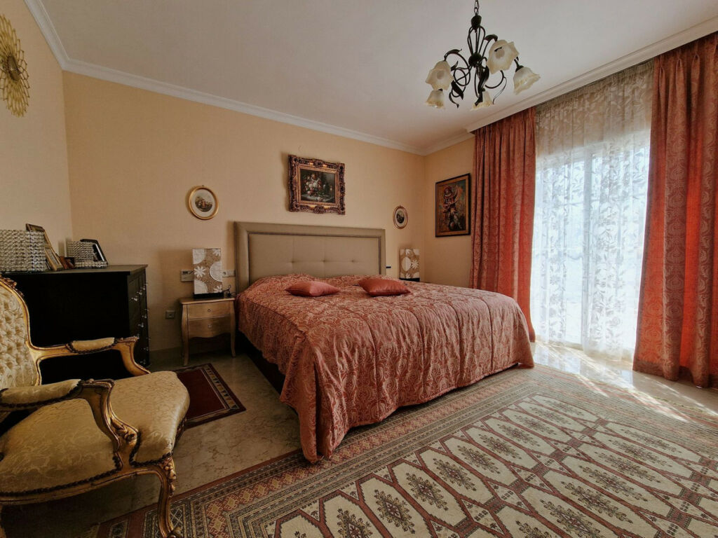 Detached Villa Guadalmina Baja Málaga - image 27
