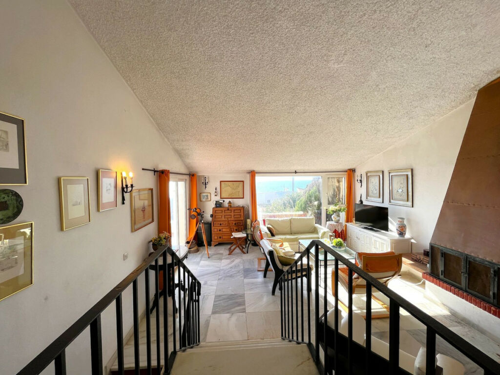 Detached Villa Estepona Málaga - image 23