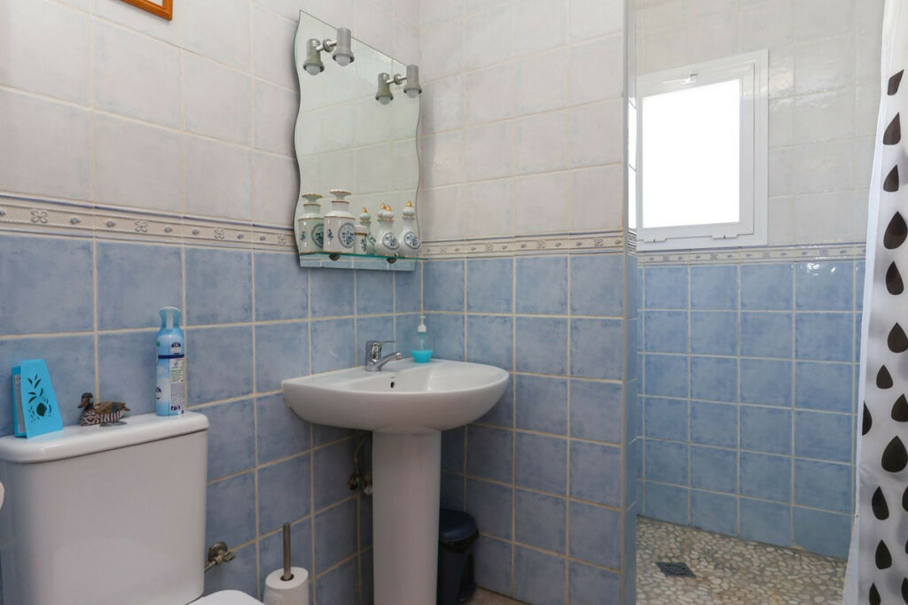 Detached Villa Tolox Málaga - image 23