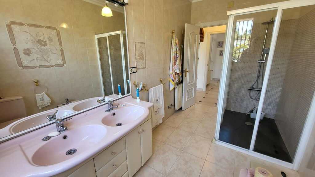 Detached Villa Elviria Málaga - image 18