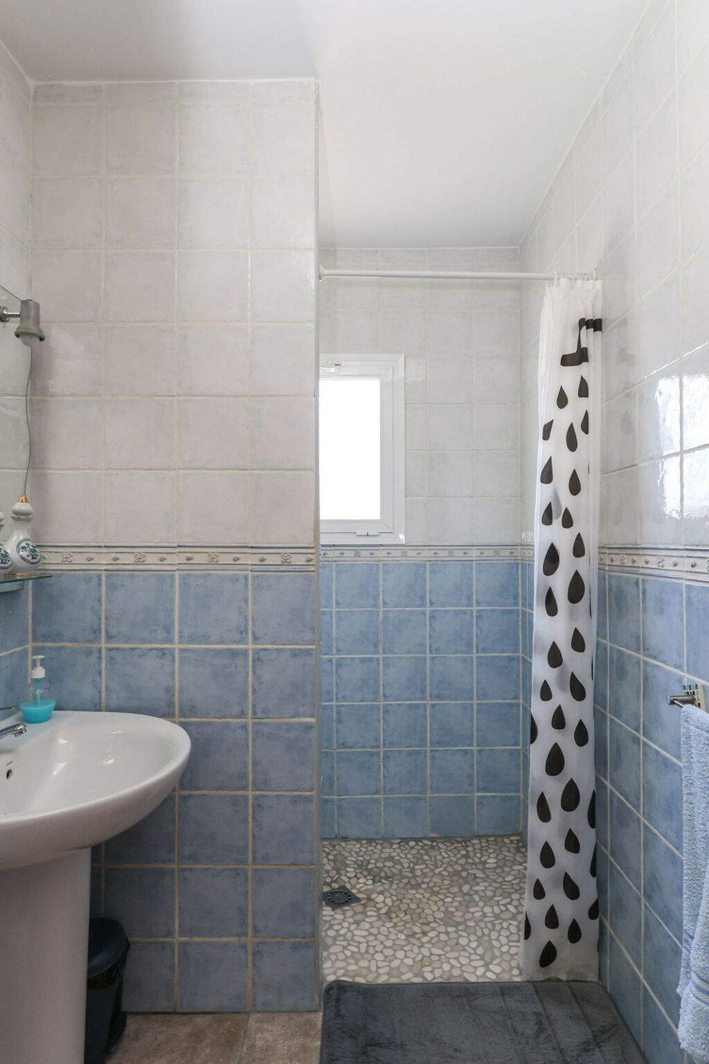 Detached Villa Tolox Málaga - image 24