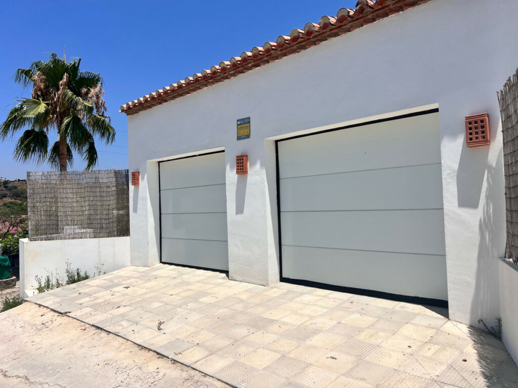 Detached Villa Estepona Málaga - image 24