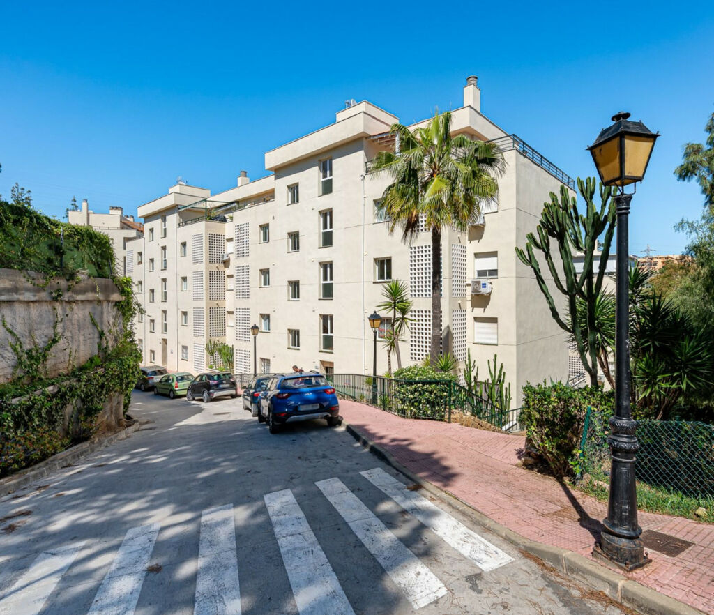 Penthouse Calahonda Málaga - image 29