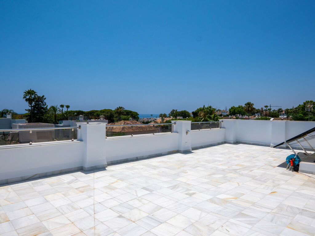 Detached Villa Marbella Málaga - image 24