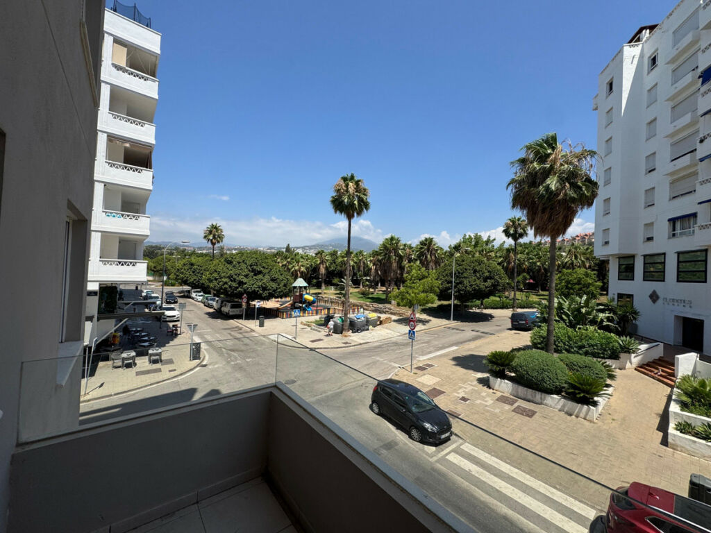 Middle Floor Apartment Nueva Andalucía Málaga - image 24