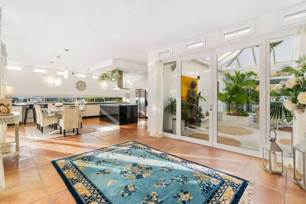 Detached Villa Estepona Málaga - image 23