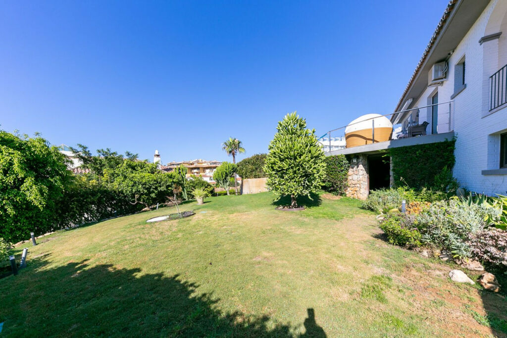 Detached Villa La Capellania Málaga - image 24
