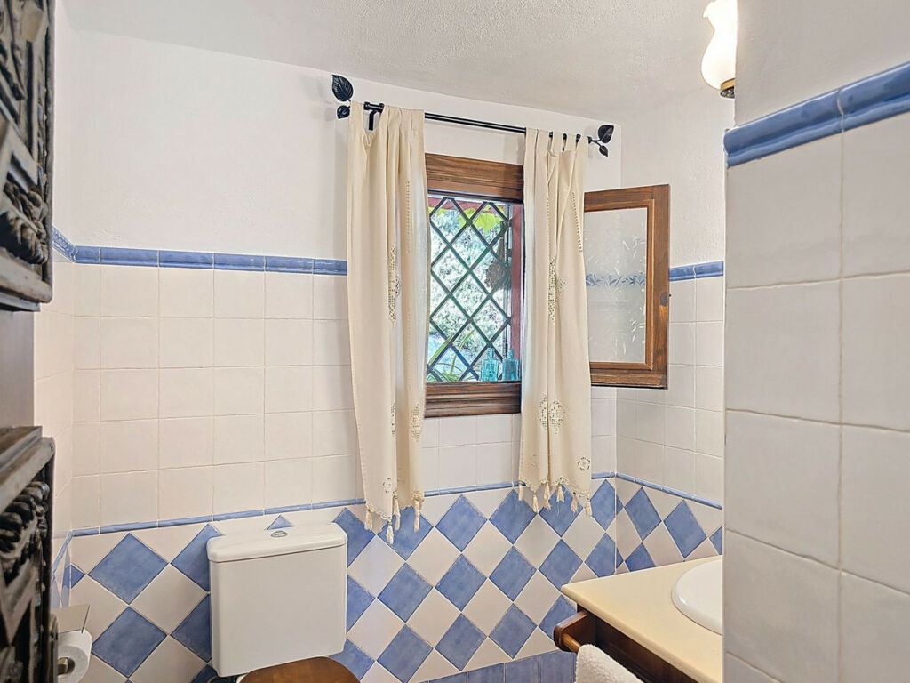 Detached Villa Riogordo Málaga - image 24
