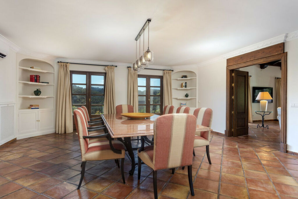 Detached Villa Benahavís Málaga - image 24