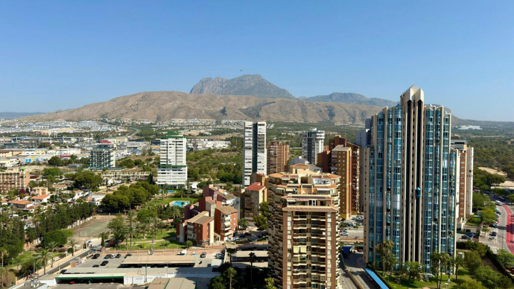 Middle Floor Apartment Benidorm Alicante - image 3