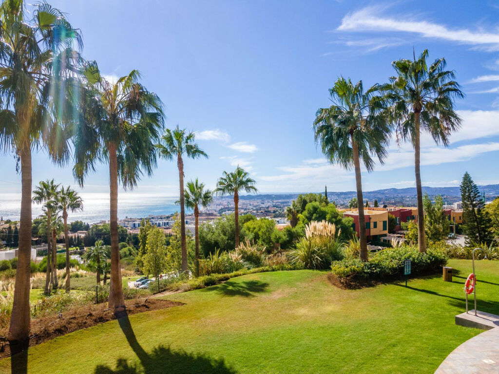 Middle Floor Apartment Benalmadena Málaga - image 24