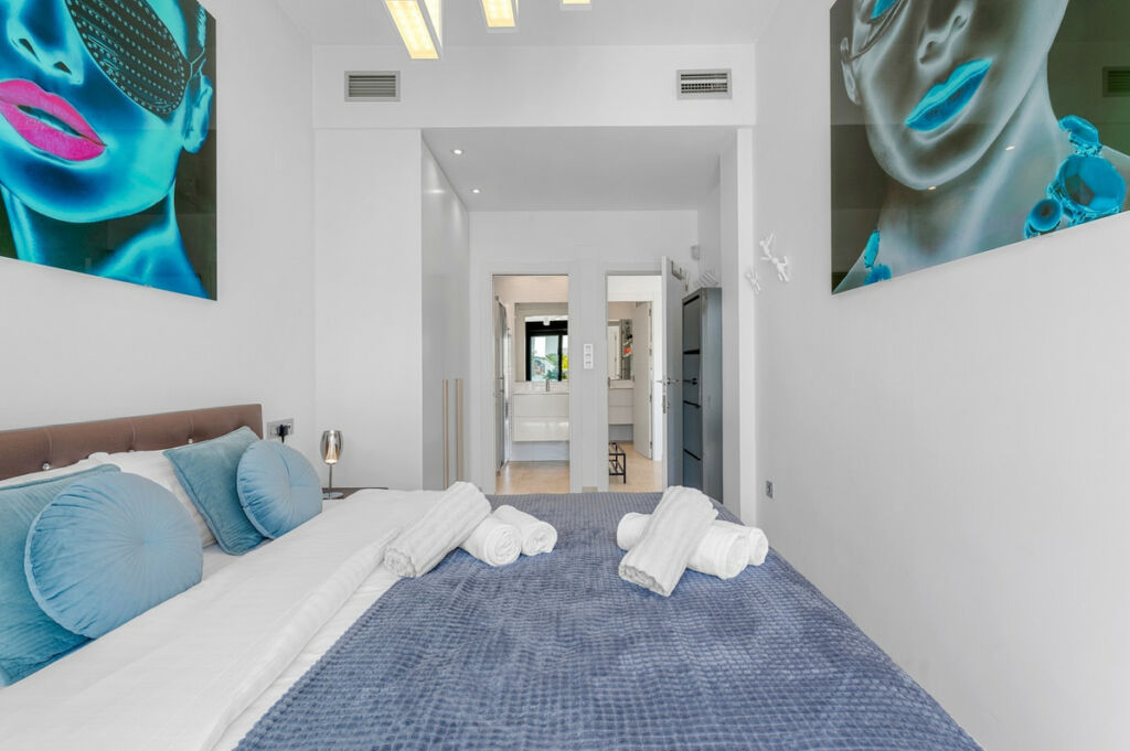 Detached Villa Villamartin Alicante - image 24
