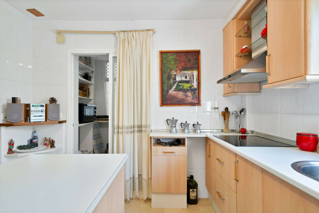 Middle Floor Apartment Nagüeles Málaga - image 24