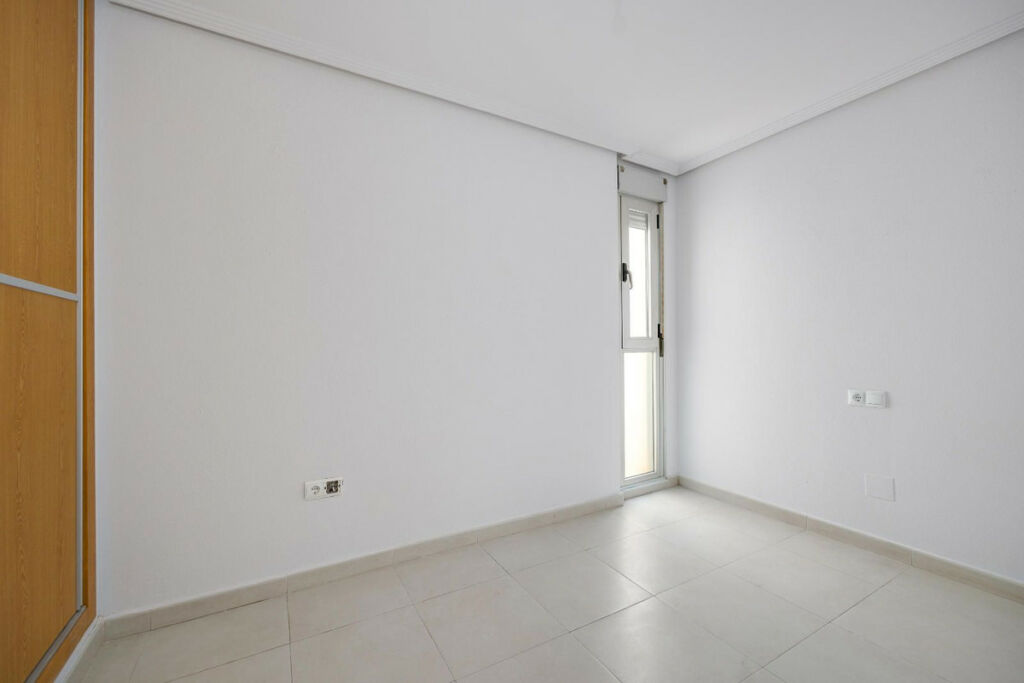 Middle Floor Apartment Torrevieja Alicante - image 24