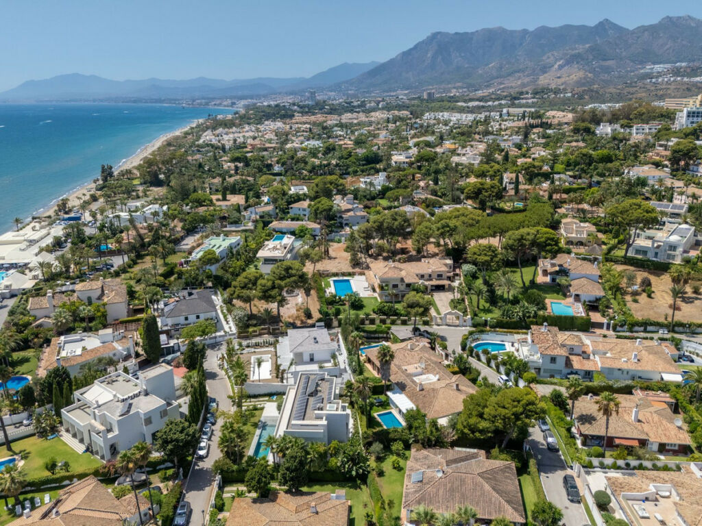 Semi-Detached House Los Monteros Málaga - image 24