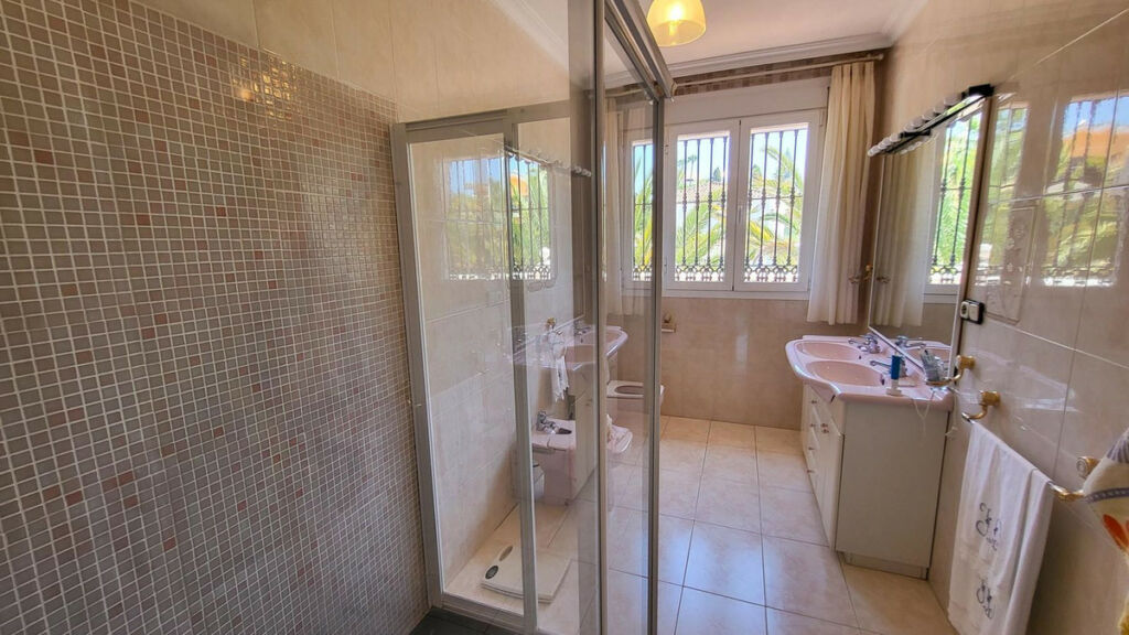 Detached Villa Elviria Málaga - image 19